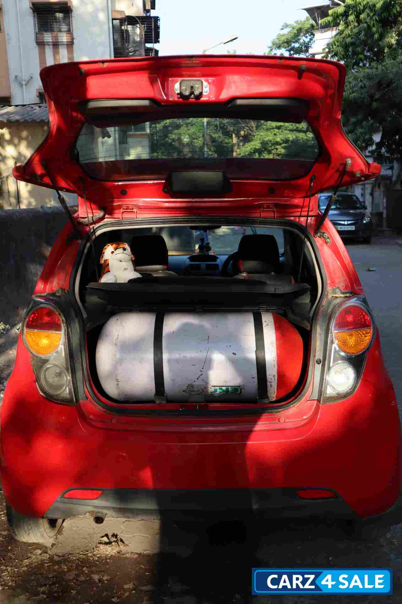 Red Chevrolet Beat LT