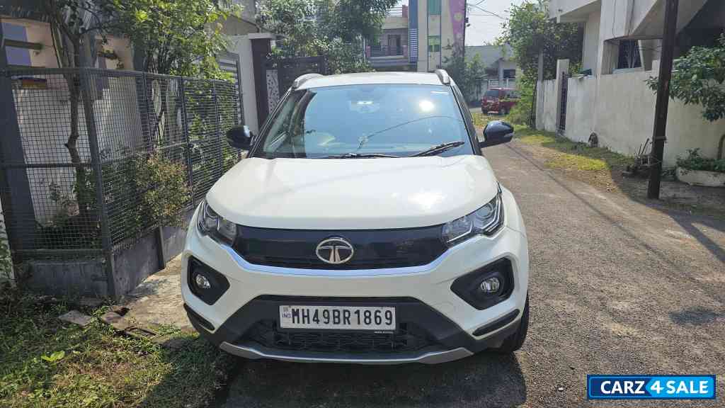 White Tata Nexon XZ