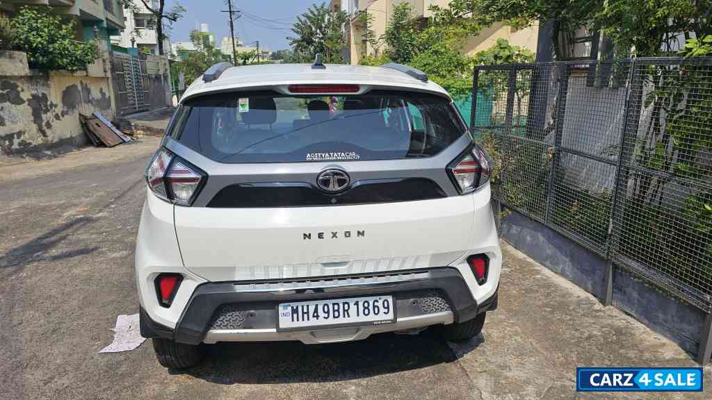 White Tata Nexon XZ