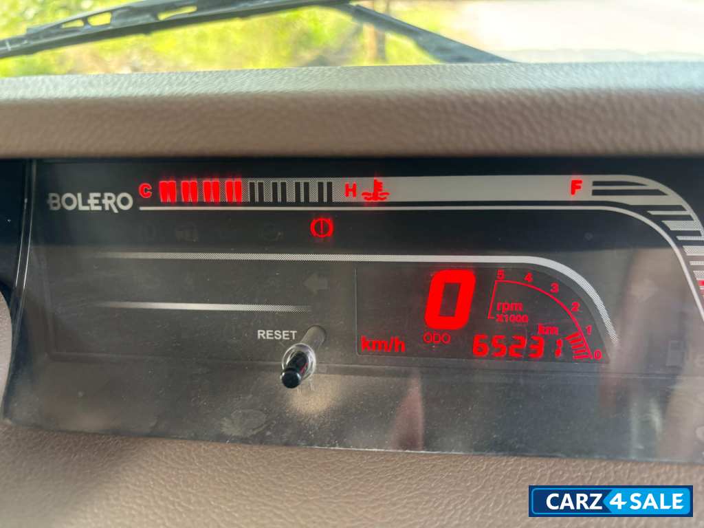 White Mahindra Bolero B6(O) BS VI