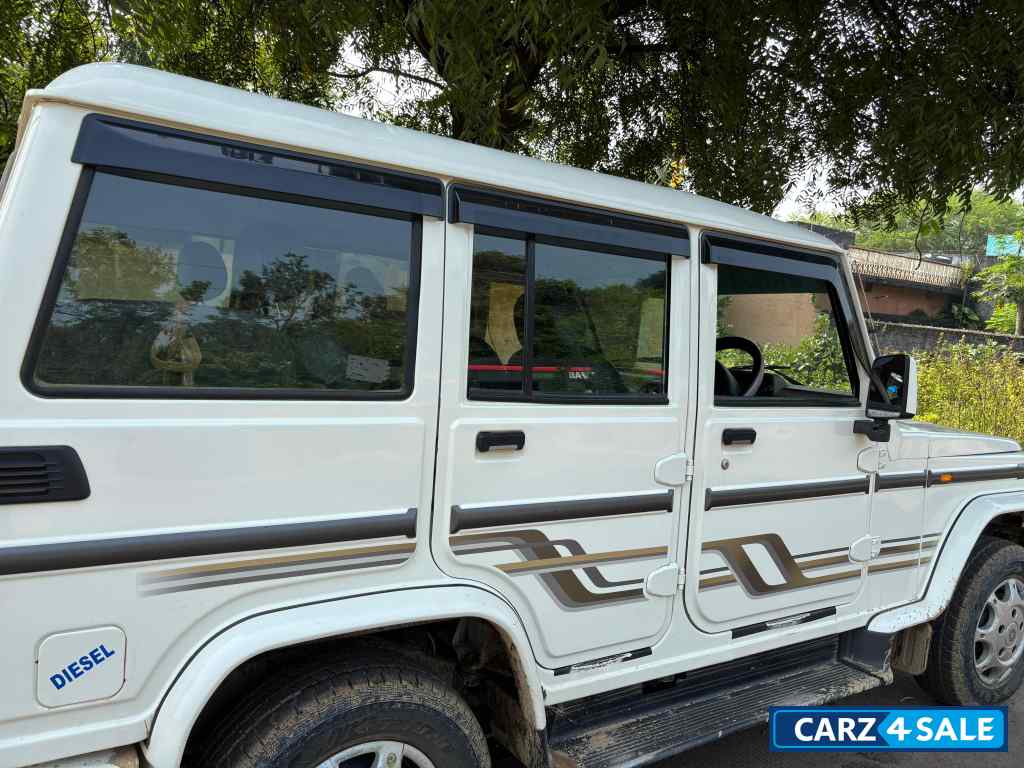 White Mahindra Bolero B6(O) BS VI