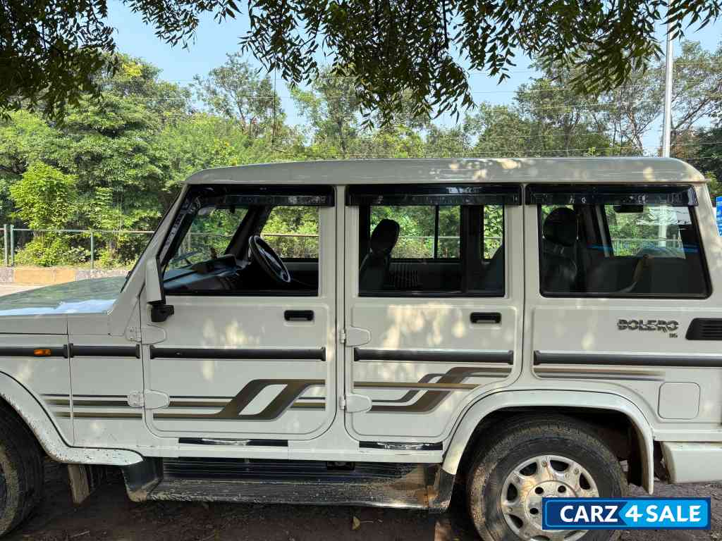White Mahindra Bolero B6(O) BS VI