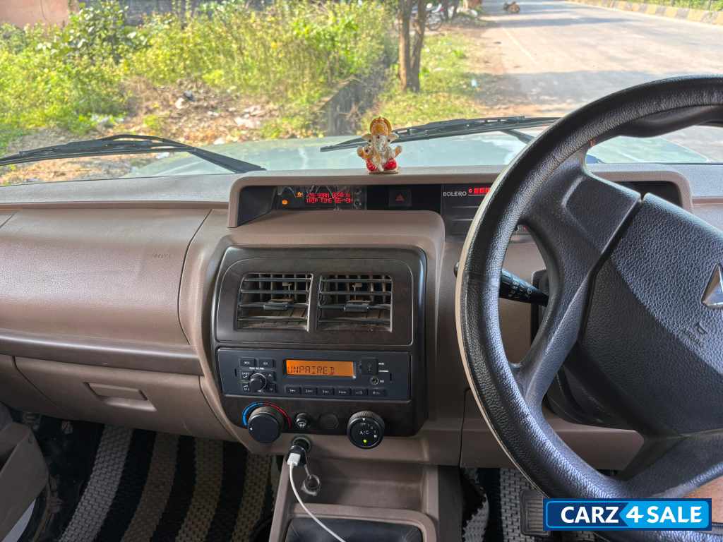 White Mahindra Bolero B6(O) BS VI