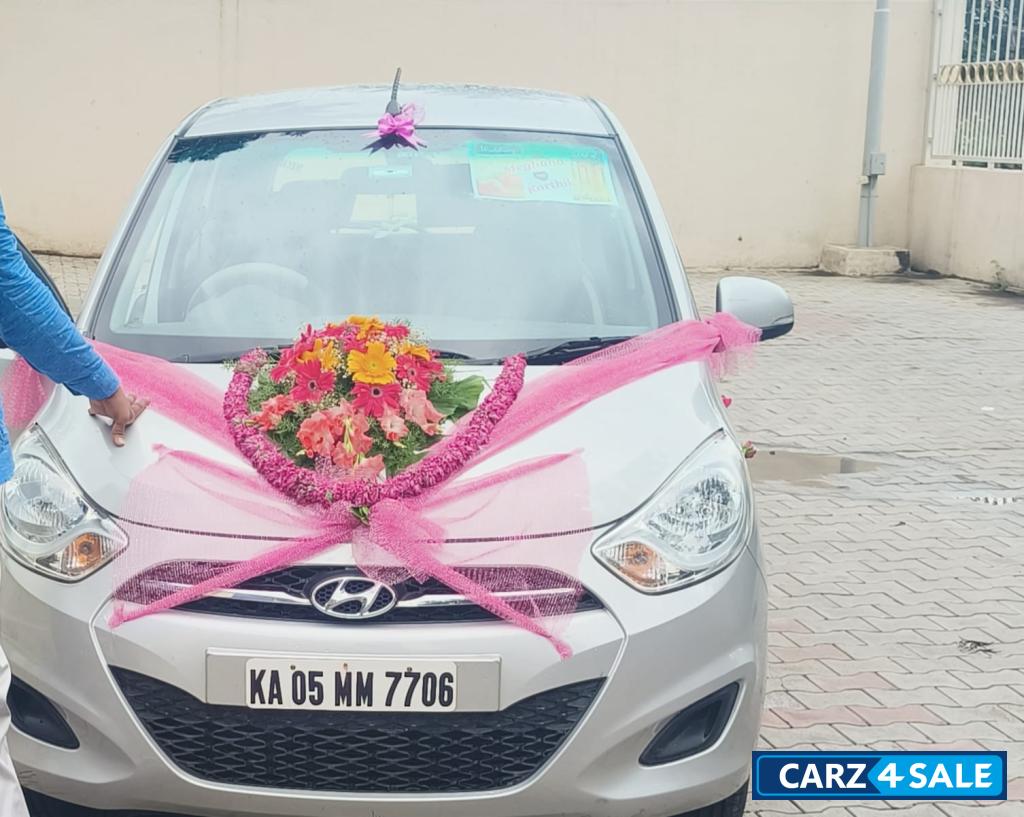 Silver Hyundai i10 SPORTZ 1.2