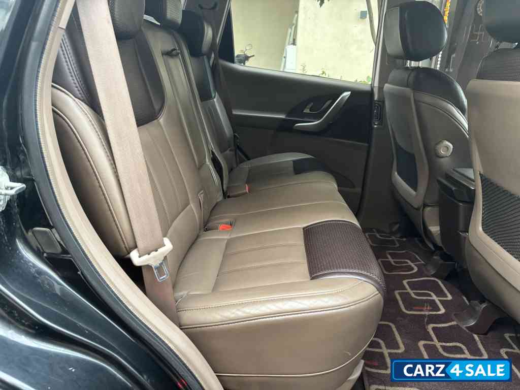 Black Mahindra XUV 500 W8