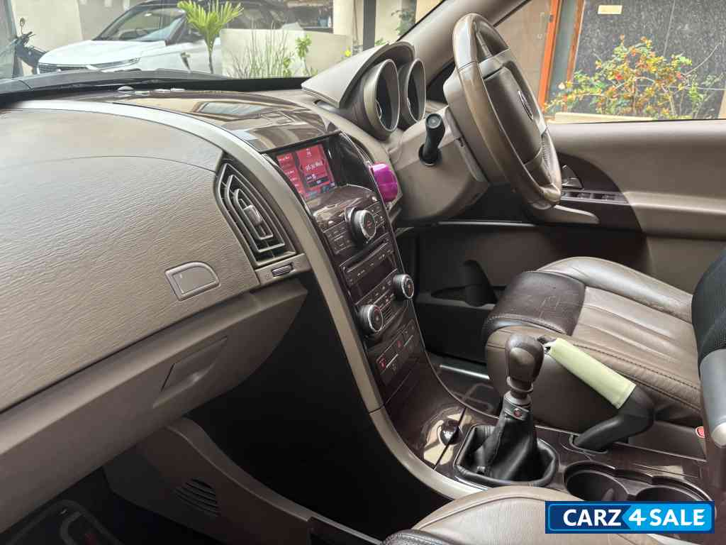 Black Mahindra XUV 500 W8