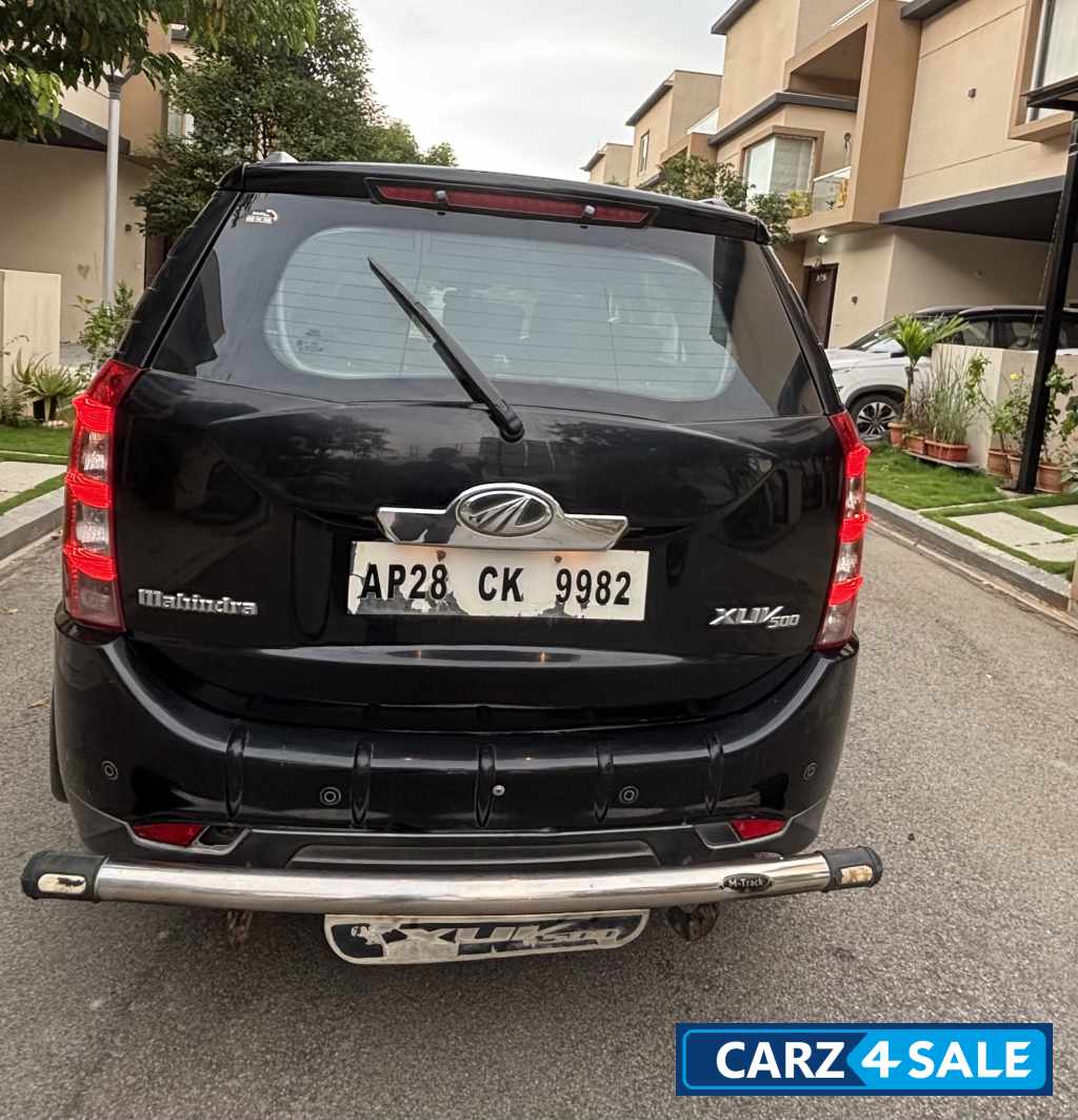 Black Mahindra XUV 500 W8