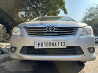 Silver Toyota Innova 2.5 VX 8S