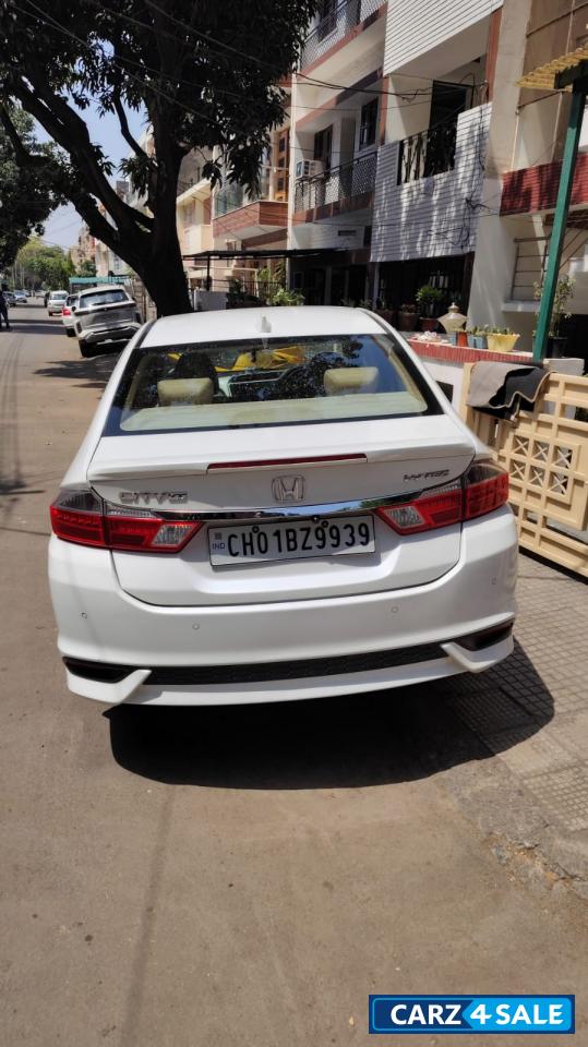 White Orchid Pearl Honda City Zx