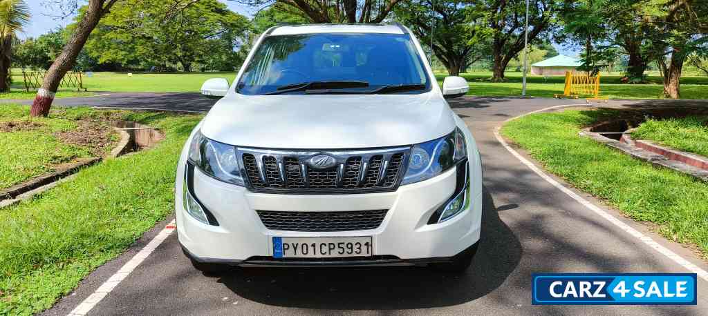Pearl White Mahindra XUV 500 W10 AUTOMATIC