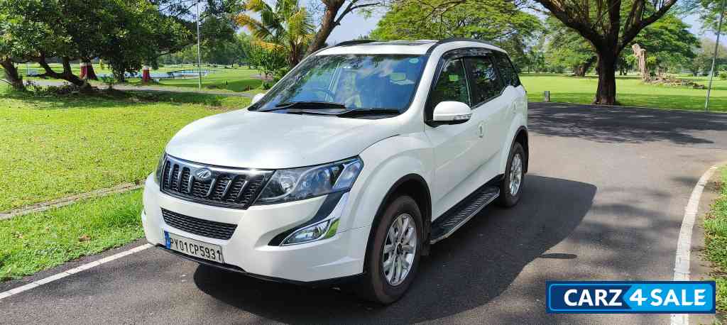 Pearl White Mahindra XUV 500 W10 AUTOMATIC