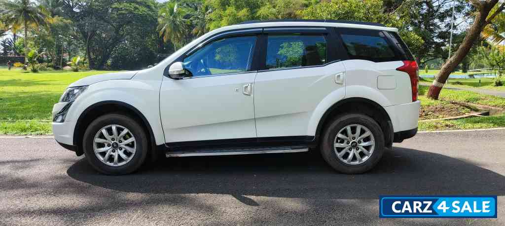 Pearl White Mahindra XUV 500 W10 AUTOMATIC