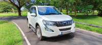 Pearl White Mahindra XUV 500 W10 AUTOMATIC