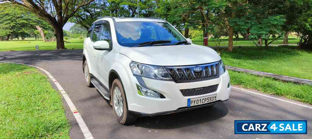 Pearl White Mahindra XUV 500 W10 AUTOMATIC