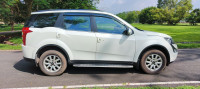 Pearl White Mahindra XUV 500 W10 AUTOMATIC