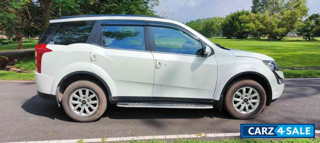 Pearl White Mahindra XUV 500 W10 AUTOMATIC