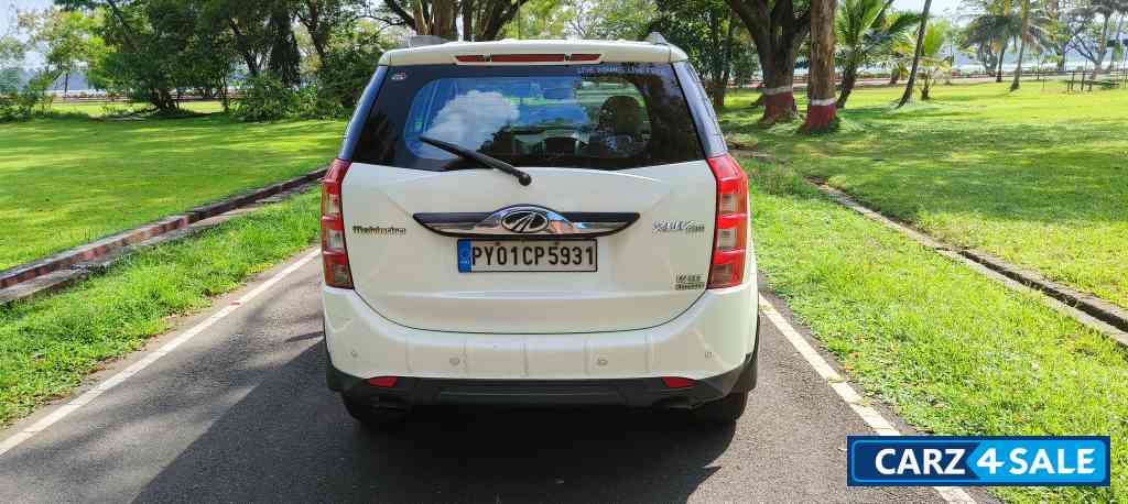 Pearl White Mahindra XUV 500 W10 AUTOMATIC