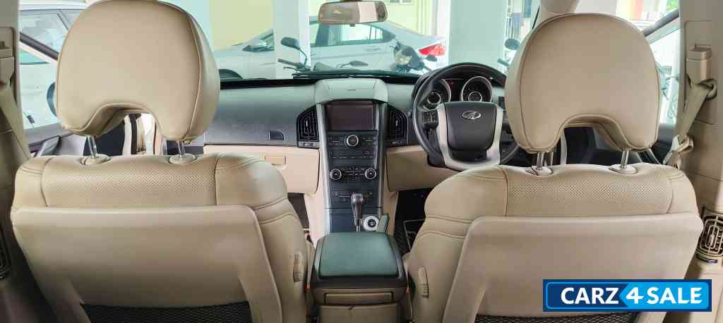 Pearl White Mahindra XUV 500 W10 AUTOMATIC