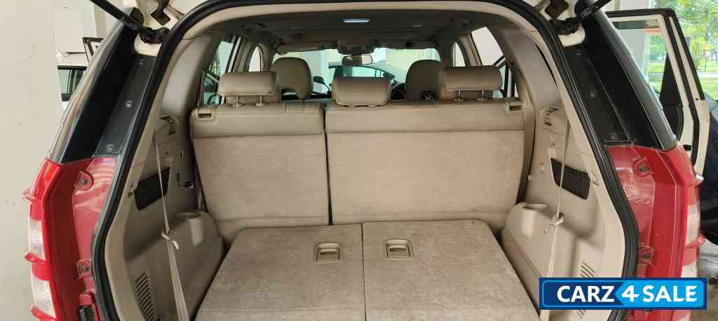 Pearl White Mahindra XUV 500 W10 AUTOMATIC