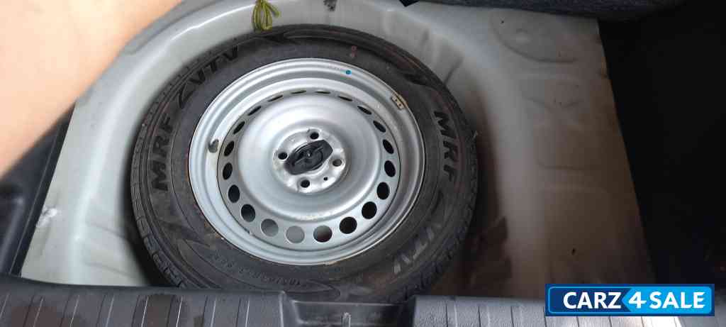 White Maruti Suzuki Baleno Sigma Petrol MT