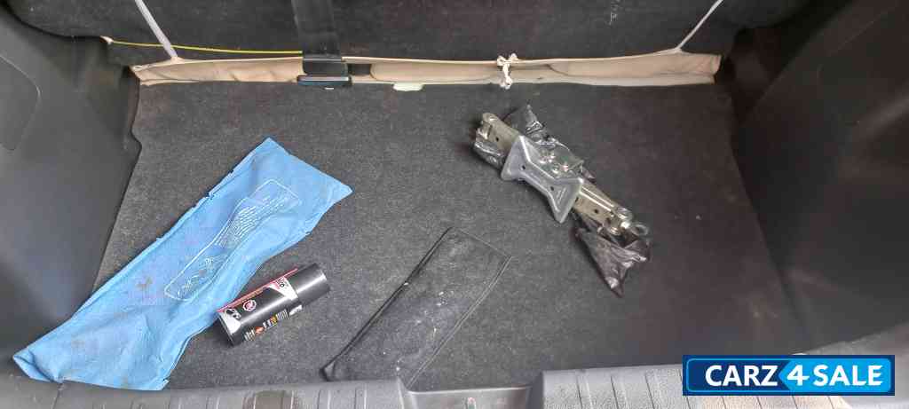 White Maruti Suzuki Baleno Sigma Petrol MT