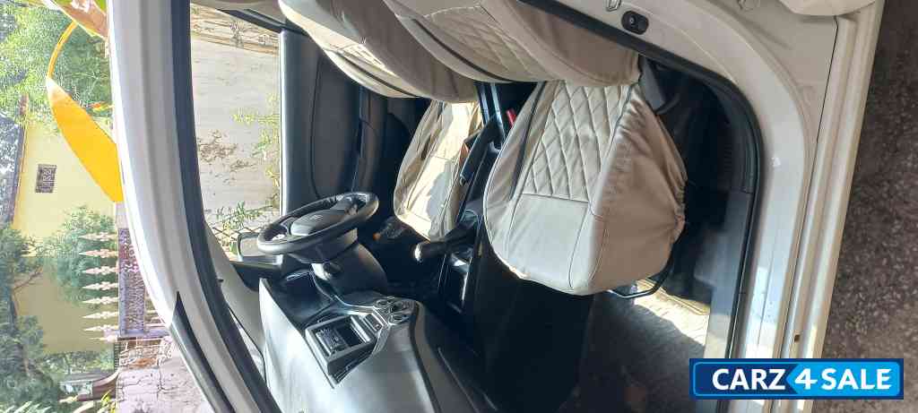 White Maruti Suzuki Baleno Sigma Petrol MT