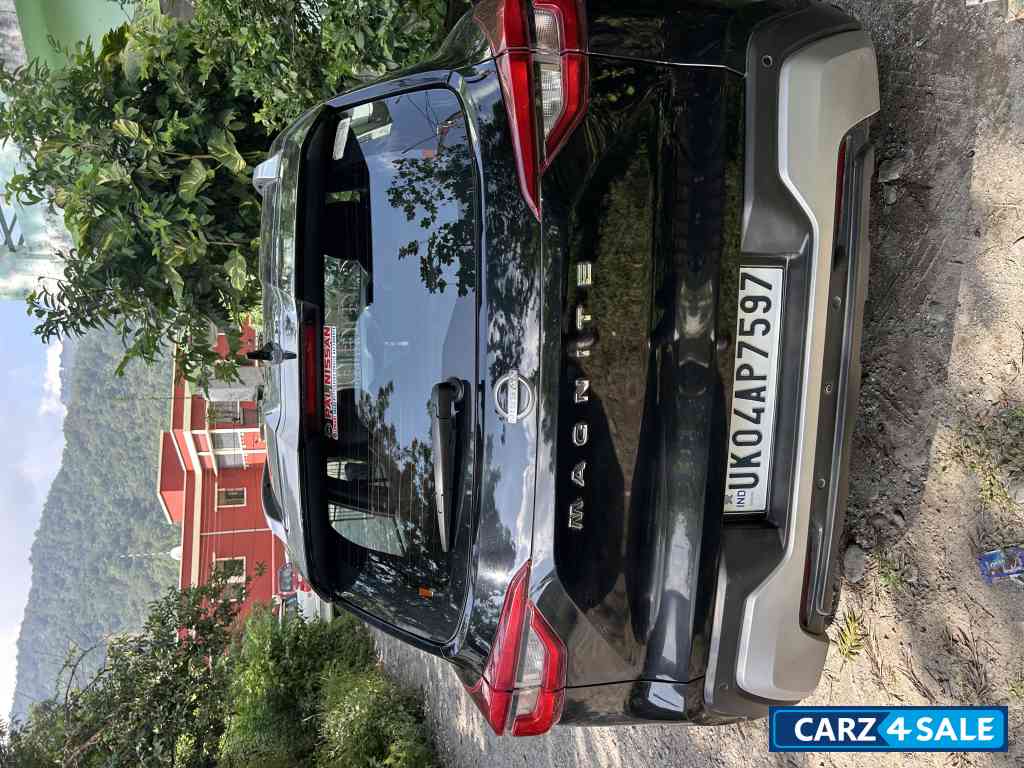 Black Nissan Magnite Acenta