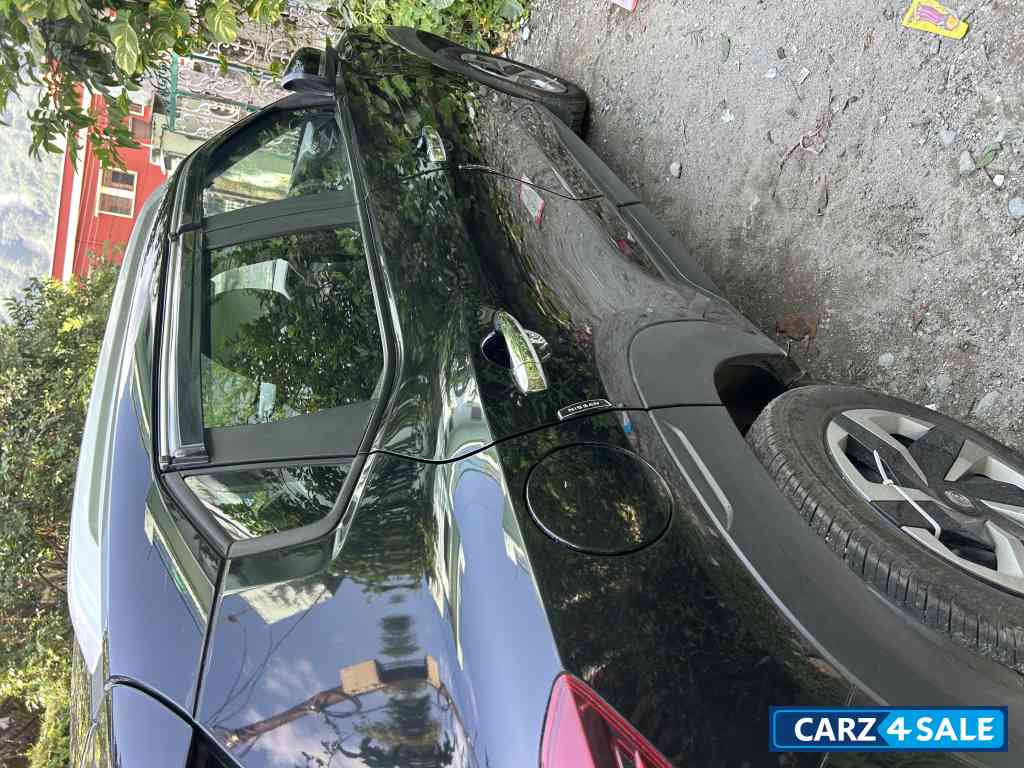 Black Nissan Magnite Acenta