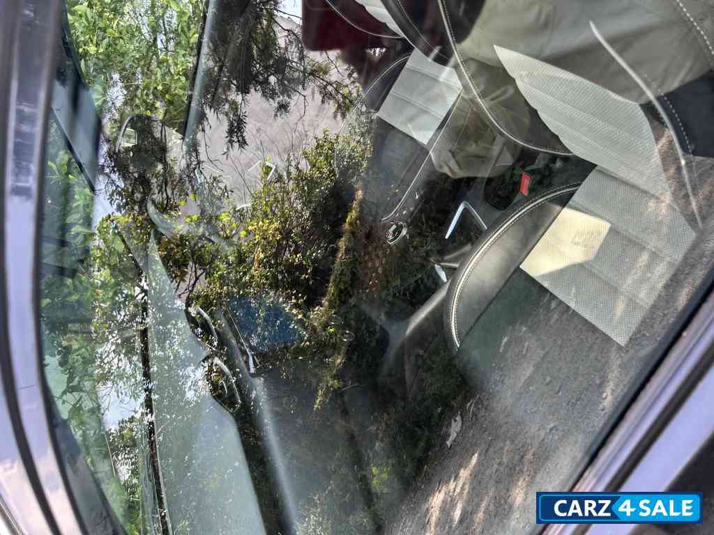 Black Nissan Magnite Acenta