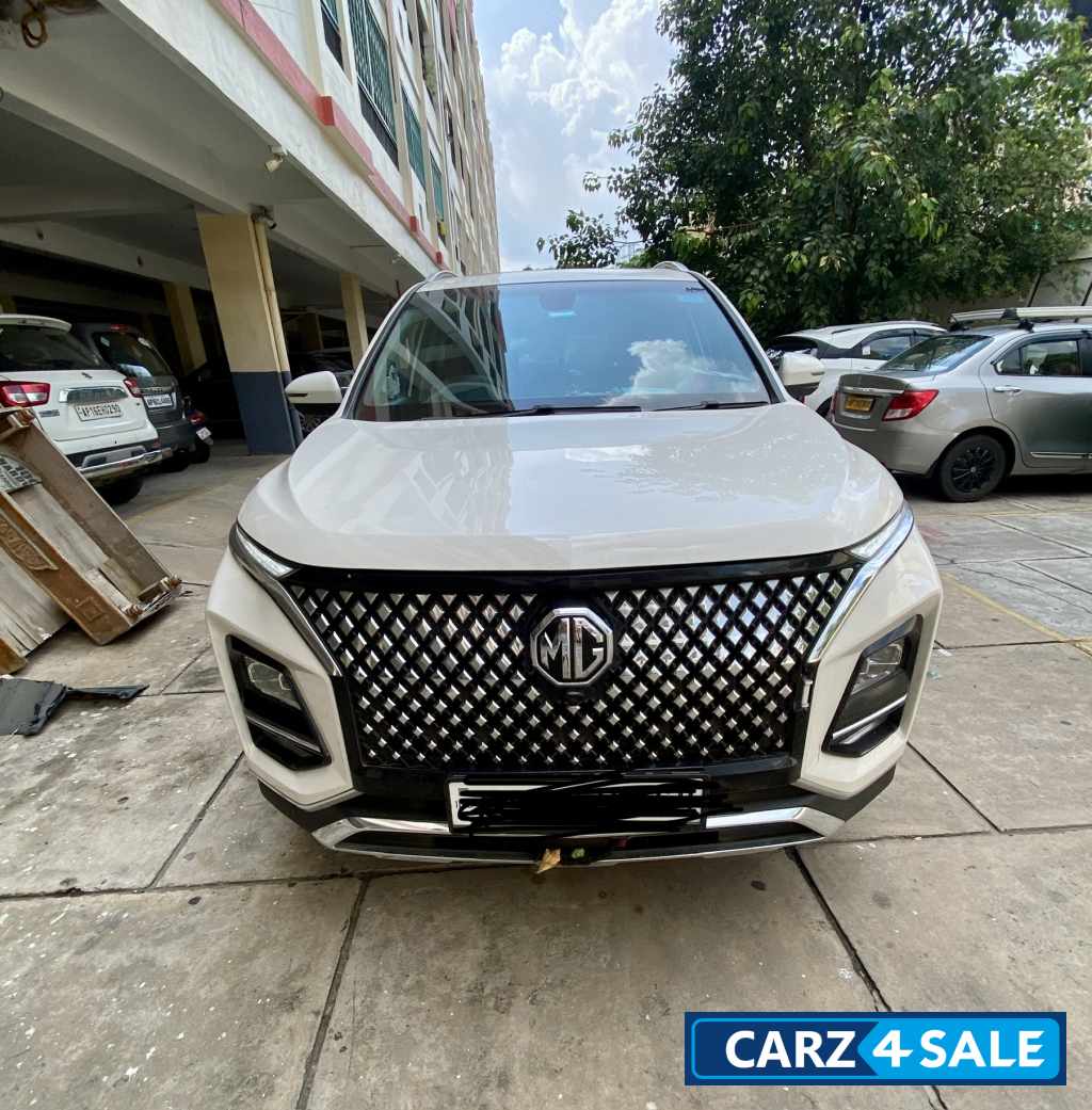 White MG Hector Plus Sharp pro 1.5turbo  7 seater