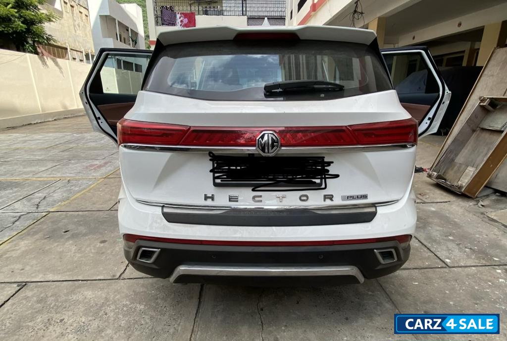 White MG Hector Plus Sharp pro 1.5turbo  7 seater