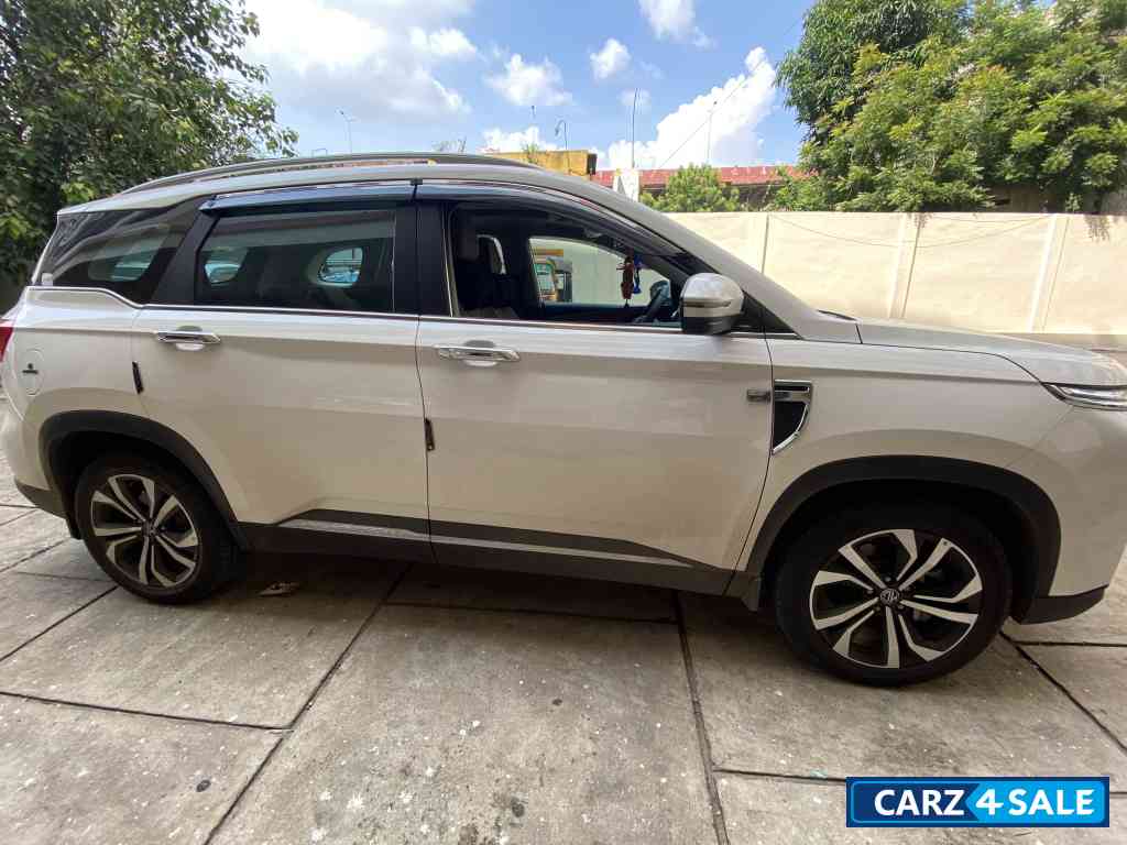 White MG Hector Plus Sharp pro 1.5turbo  7 seater