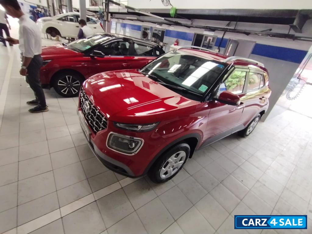 Fairy Red Hyundai Venue S plus 1.2
