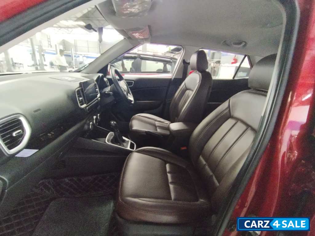 Fairy Red Hyundai Venue S plus 1.2