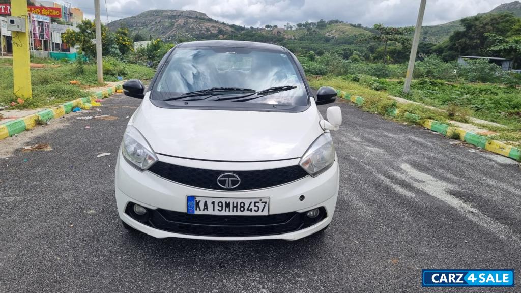 Pearlscent White Tata Tigor Xt