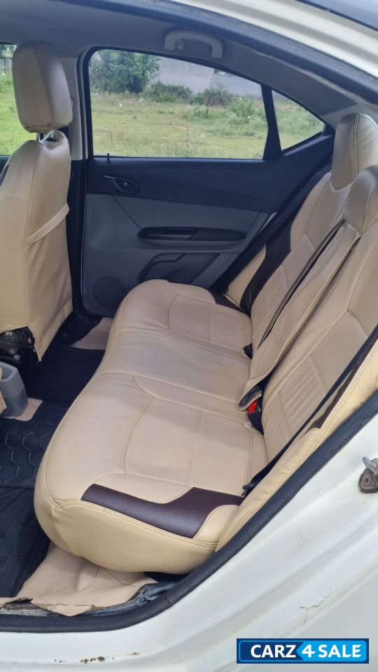 Pearlscent White Tata Tigor Xt