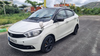 Pearlscent White Tata Tigor Xt