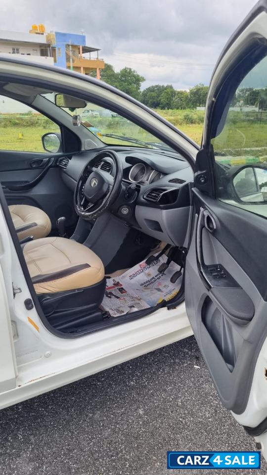 Pearlscent White Tata Tigor Xt