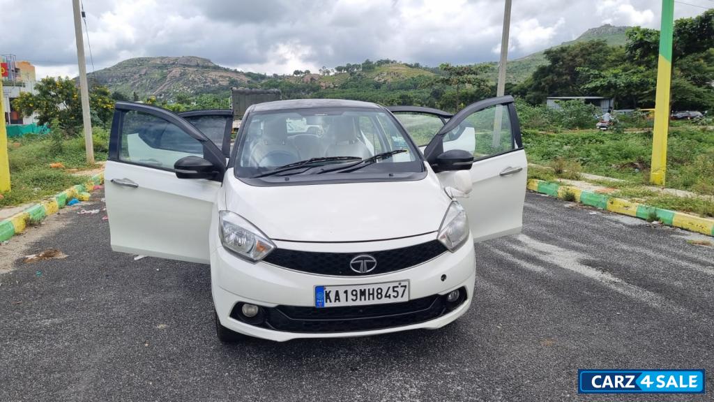 Pearlscent White Tata Tigor Xt