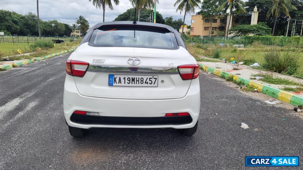 Pearlscent White Tata Tigor Xt