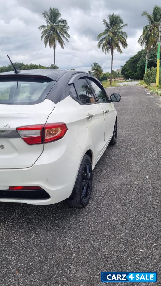 Pearlscent White Tata Tigor Xt