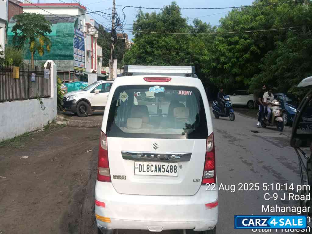 White Maruti Suzuki Wagon R Lxi cng