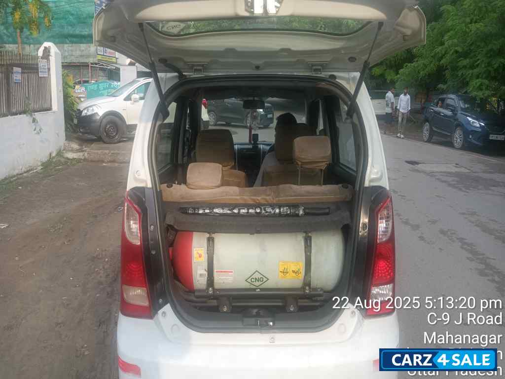 White Maruti Suzuki Wagon R Lxi cng