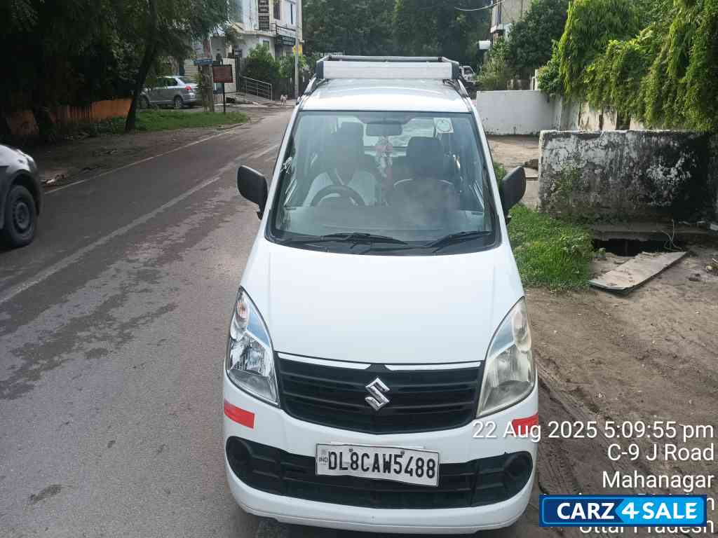White Maruti Suzuki Wagon R Lxi cng