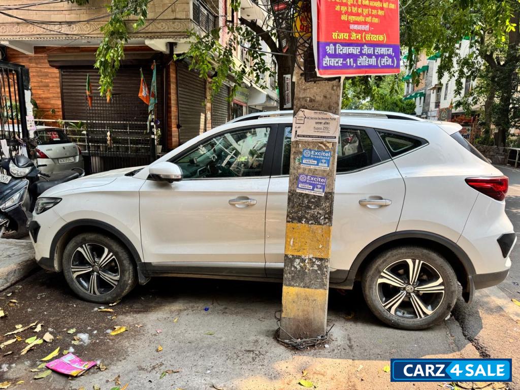 White MG Astor Sharp 1.5 MT