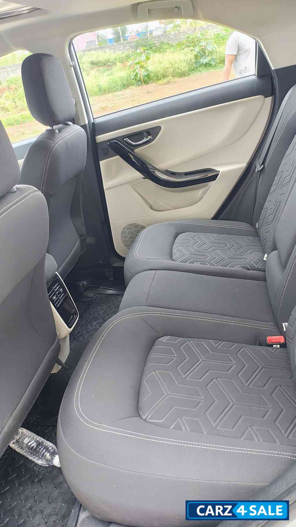 White Tata Nexon Xz plus s