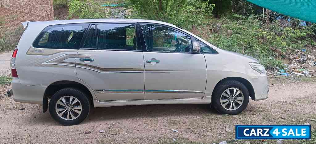 Toyota Innova Zx 7seater
