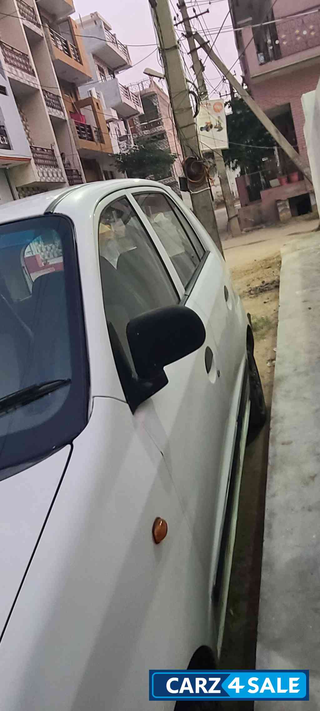 White Hyundai Santro Xing