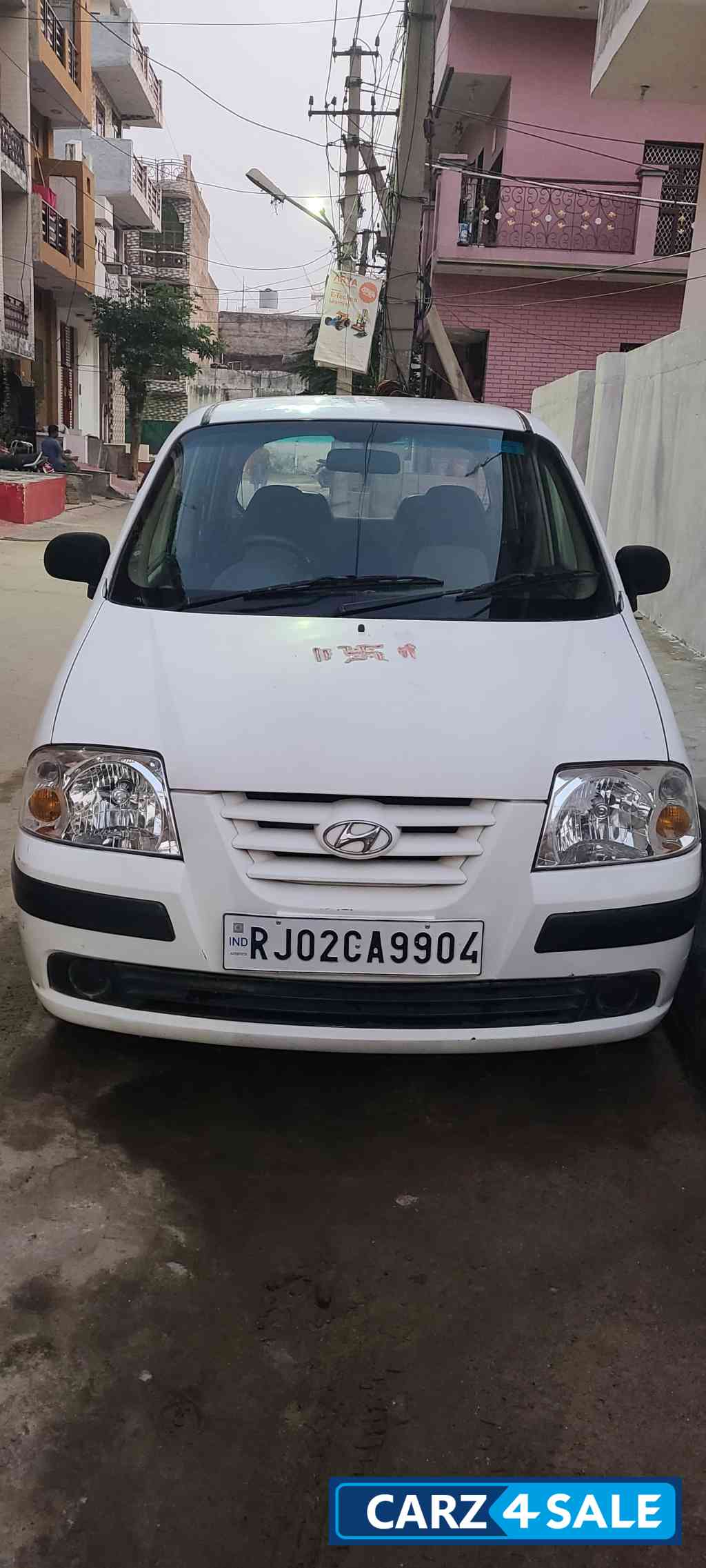 White Hyundai Santro Xing