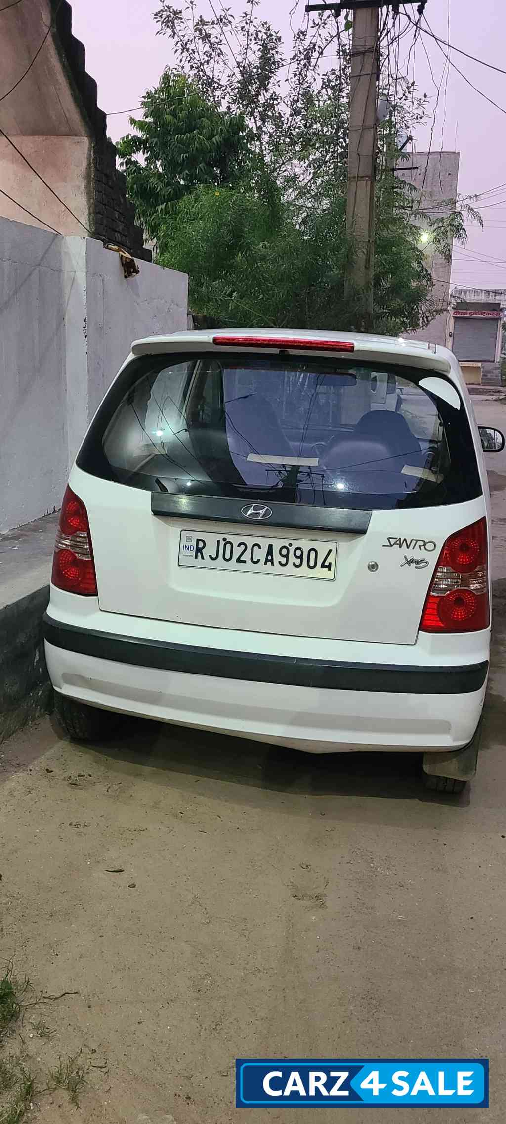 White Hyundai Santro Xing
